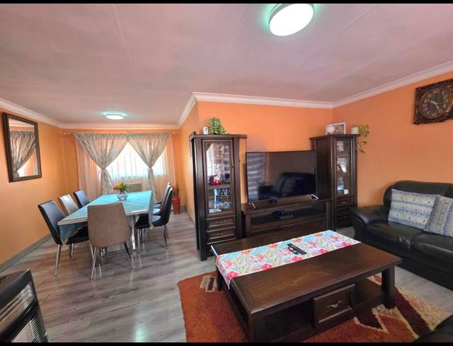3 BEDROOM HOUSE FOR SALE IN VAN DYK PARK